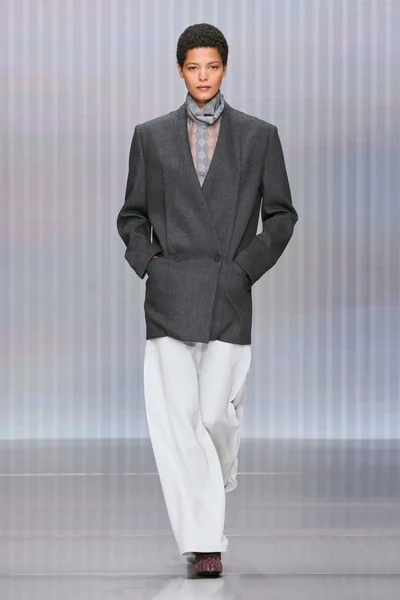 Look 10